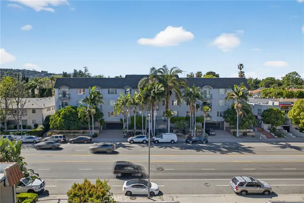 $1,850 | 4441 Woodman Avenue, Unit 111, Sherman Oaks, CA 91423