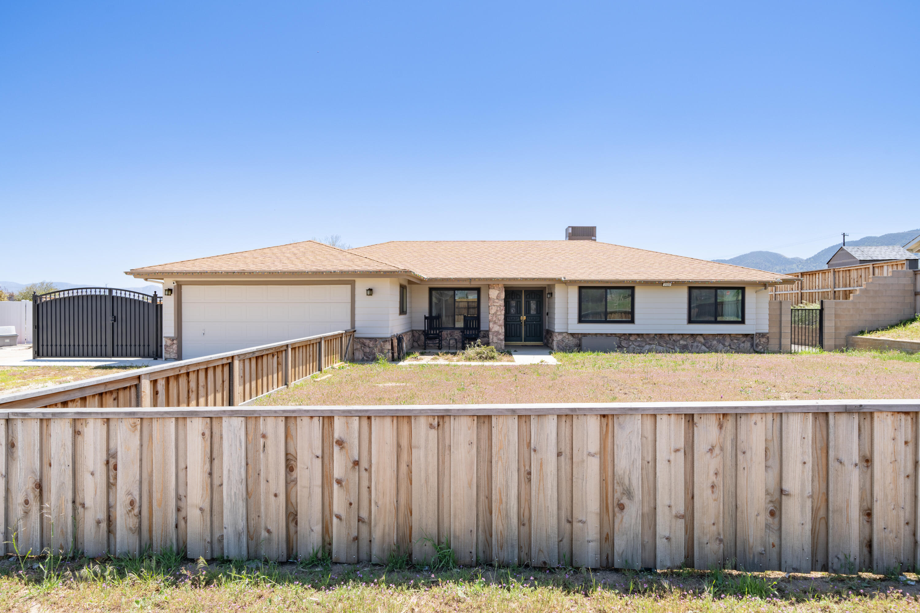 21620 Ginger Court Tehachapi, CA 93561 - Photo 2 of 28 01-JYP09995-HDR-Edit