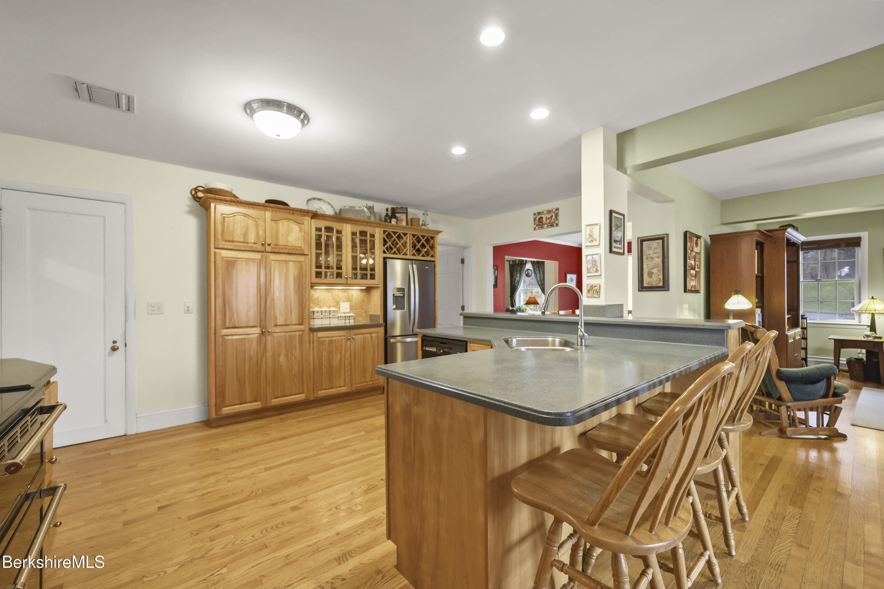 177 Thornliebank Road Williamstown, MA 01267 - Photo 22 of 69 102 Kitchen