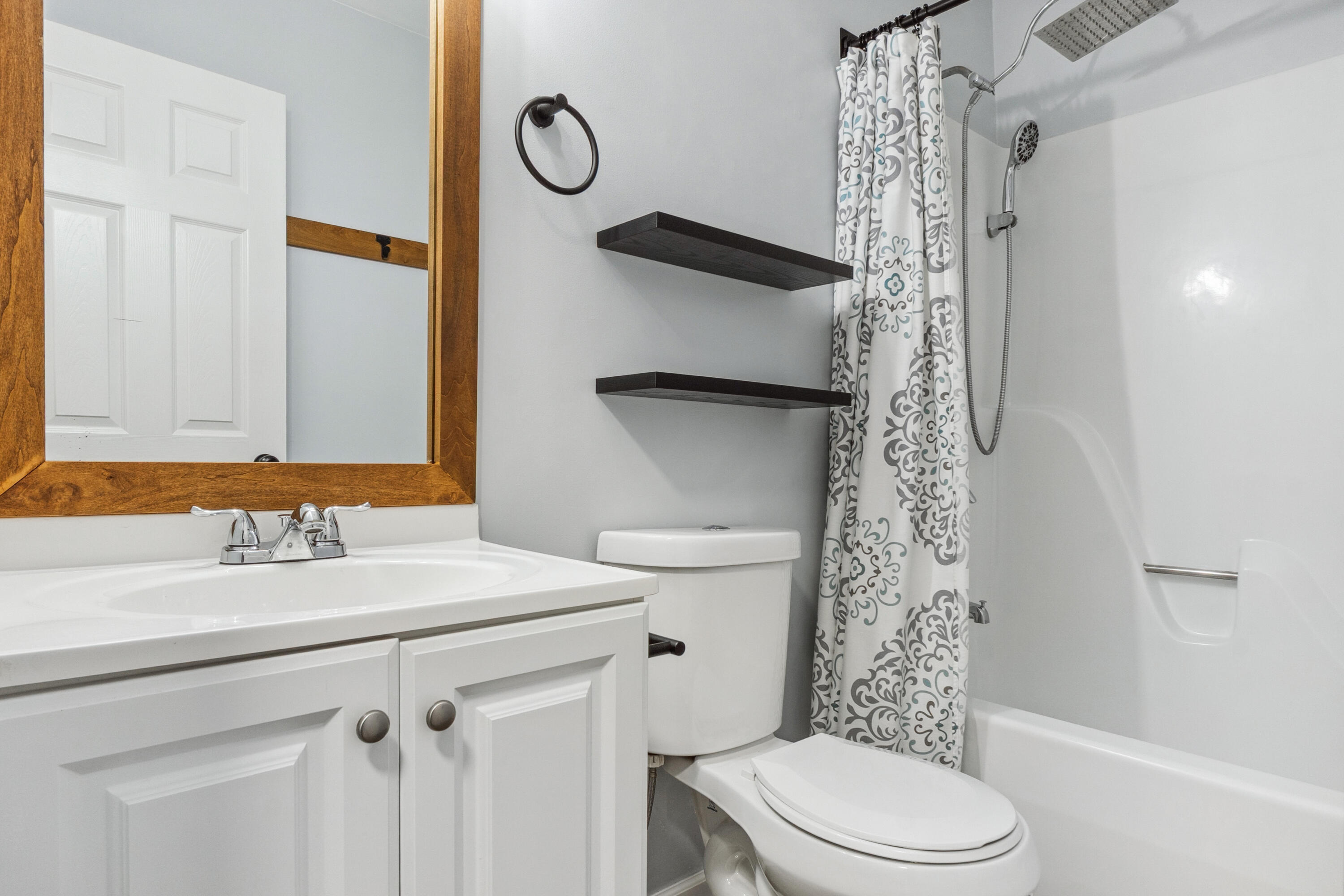 5604 Clemons Road Chattanooga, TN 37412 - Photo 13 of 35 13-Bathroom
