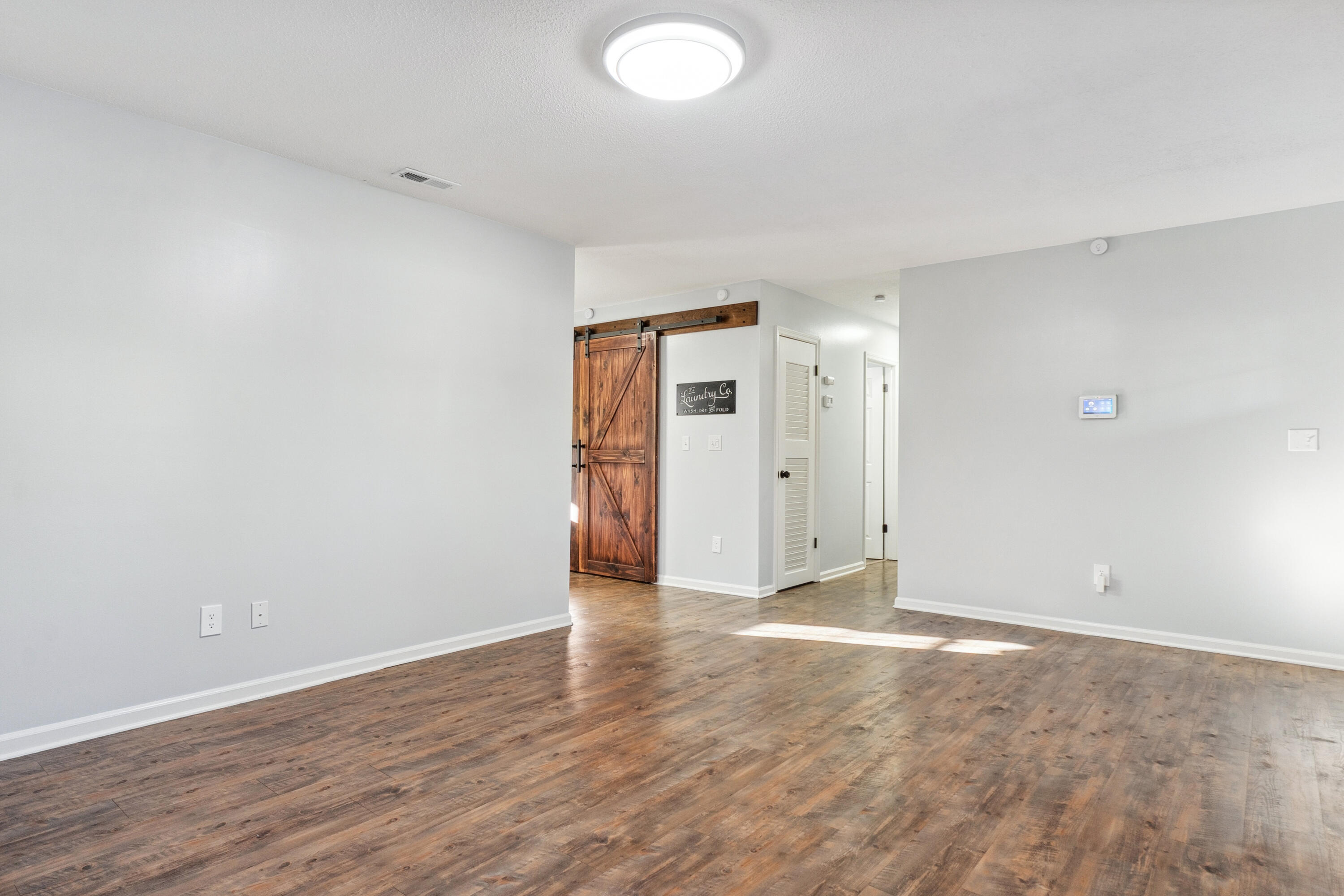 5604 Clemons Road Chattanooga, TN 37412 - Photo 5 of 35 5-Living Room 3