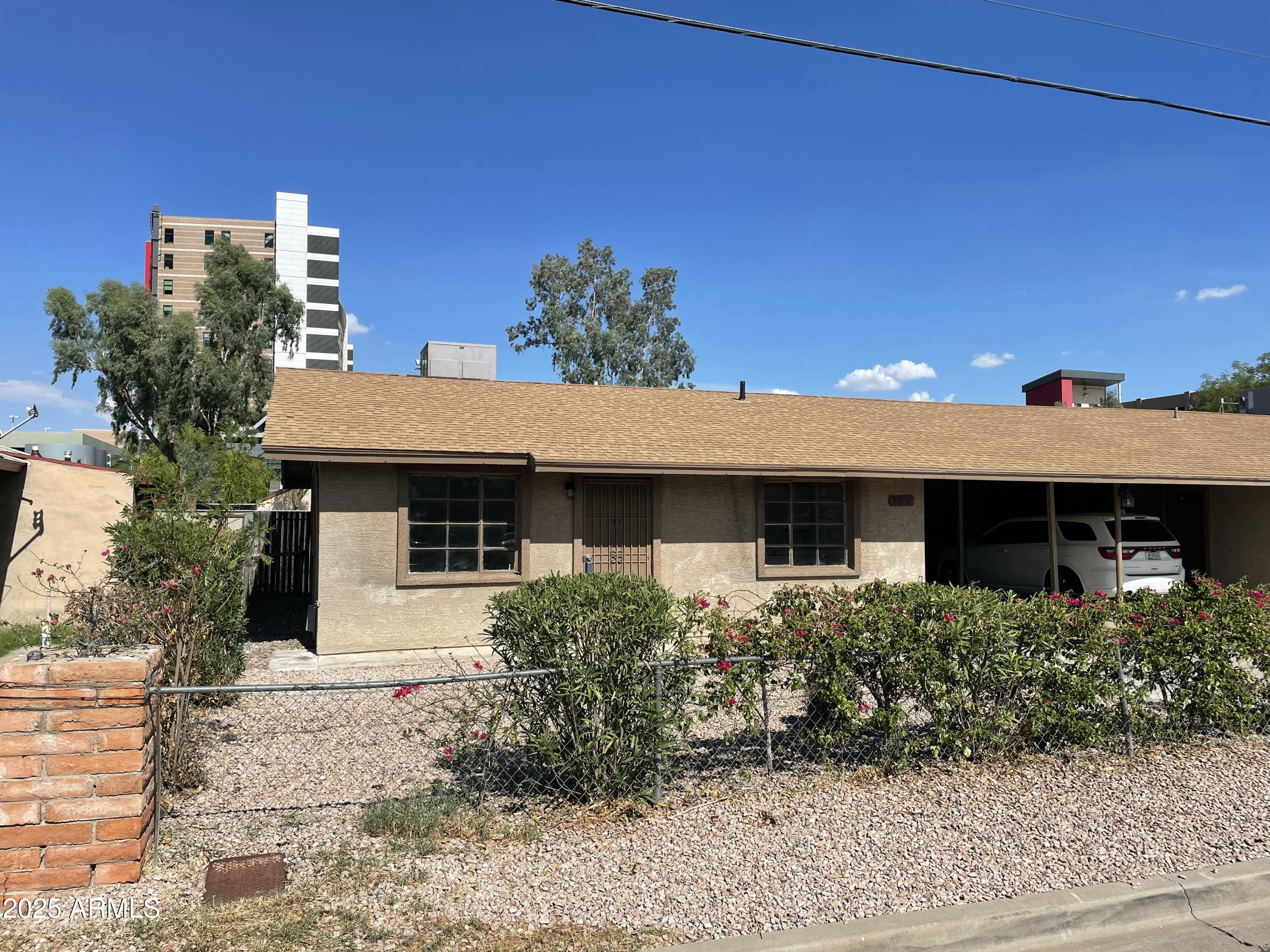 2811 North 17th Place Phoenix, AZ 85006 - Photo 15 of 28 front view of a house