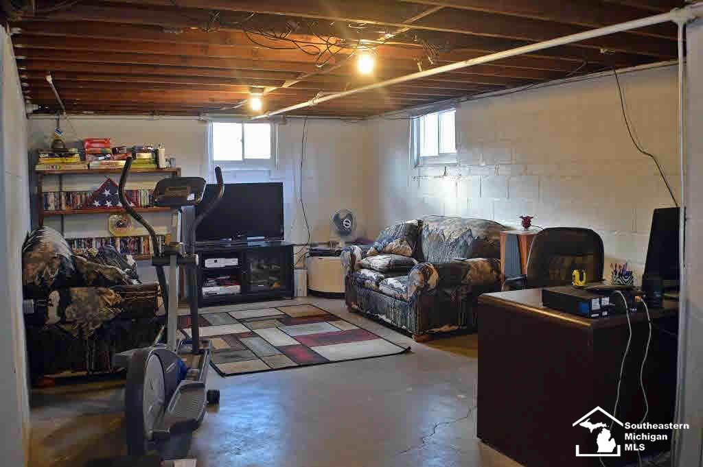 7404 Monroe Road Lambertville, MI 48144 - Photo 13 of 18 20458183-12.JPG