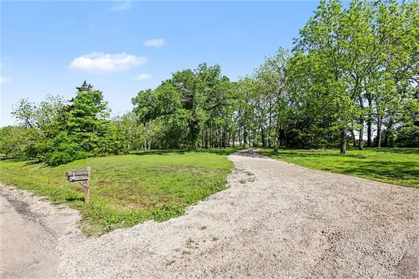 $625,000 | 30640 West 215th Street, Spring Hill, KS 66083
