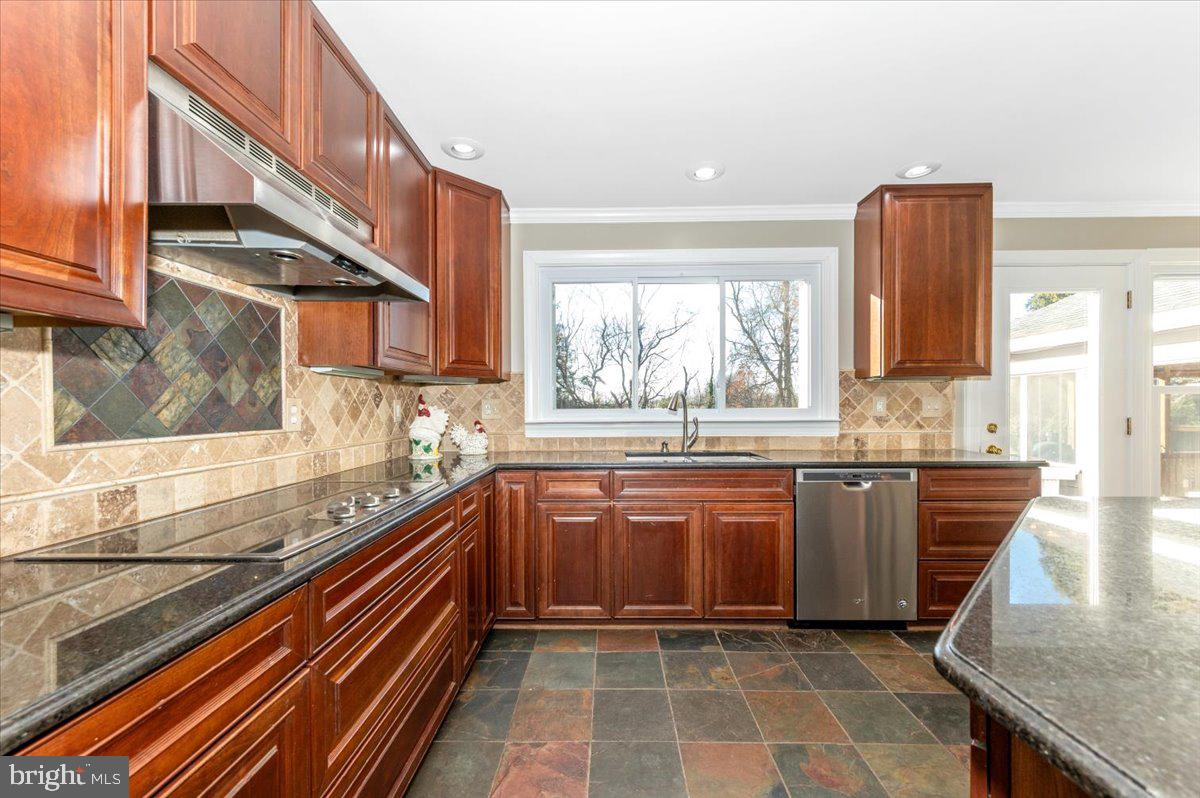 17914 Hickman Street Poolesville, MD 20837 - Photo 17 of 91 LOOK at all the cabinetry!