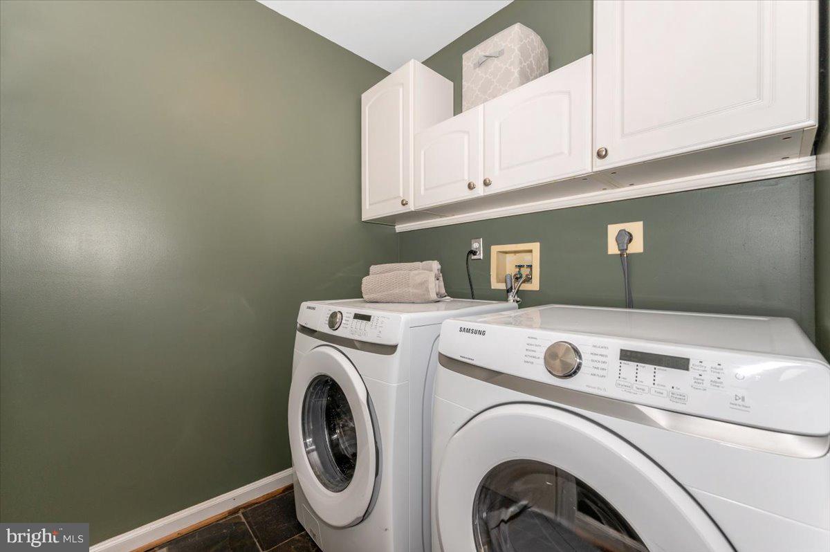 17914 Hickman Street Poolesville, MD 20837 - Photo 28 of 91 Laundry Room with Washer & Dryer!