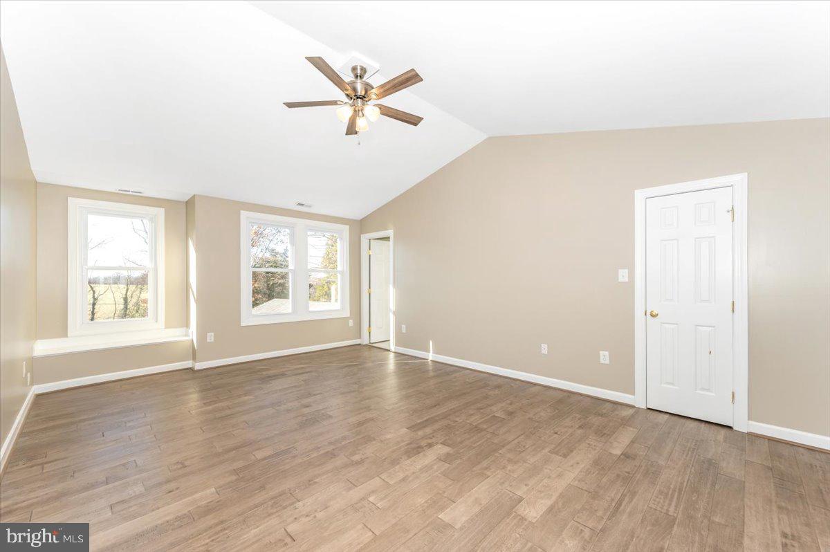 17914 Hickman Street Poolesville, MD 20837 - Photo 33 of 91 Primary Suite w/ Walk-in, En-suite 4 piece Bath