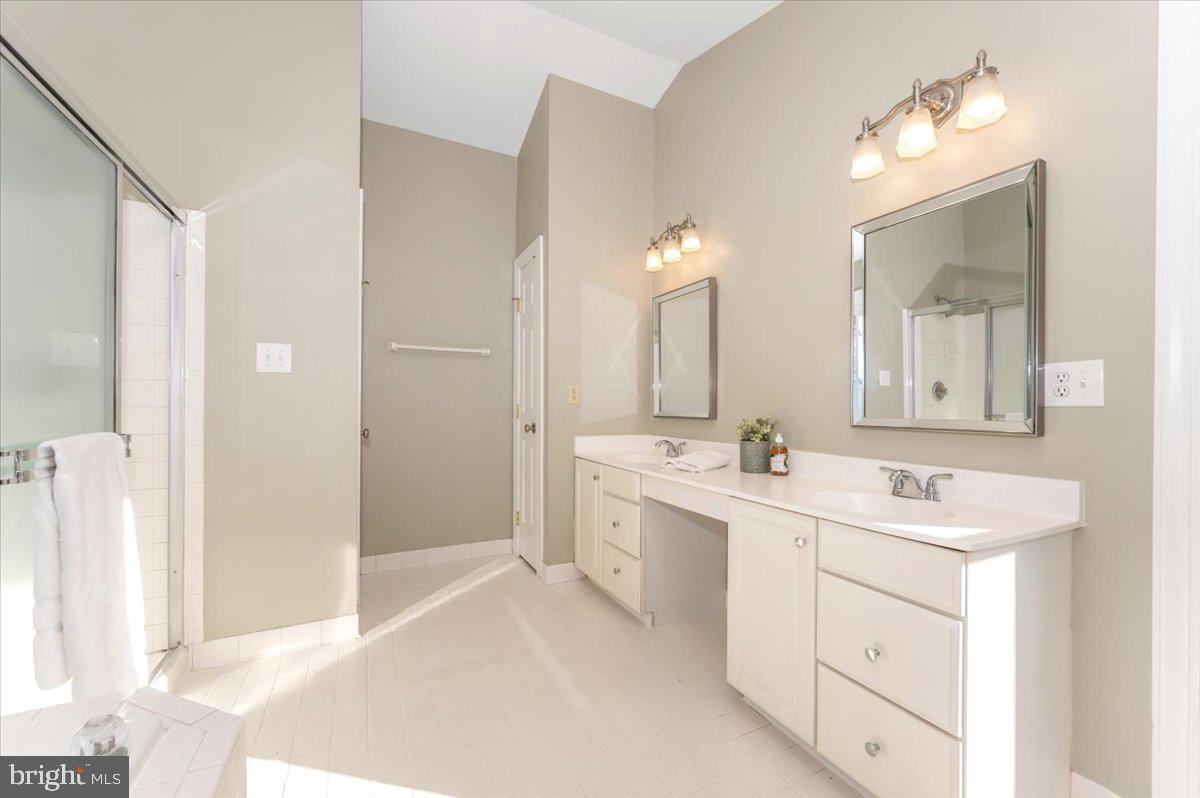 17914 Hickman Street Poolesville, MD 20837 - Photo 37 of 91 4 piece En-suite and separate toilet closet