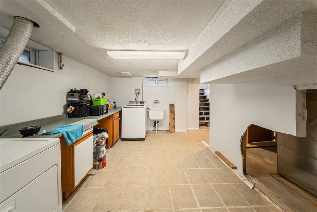 1078 Liberty Street Springfield, MA 01104 - Photo 31 of 42