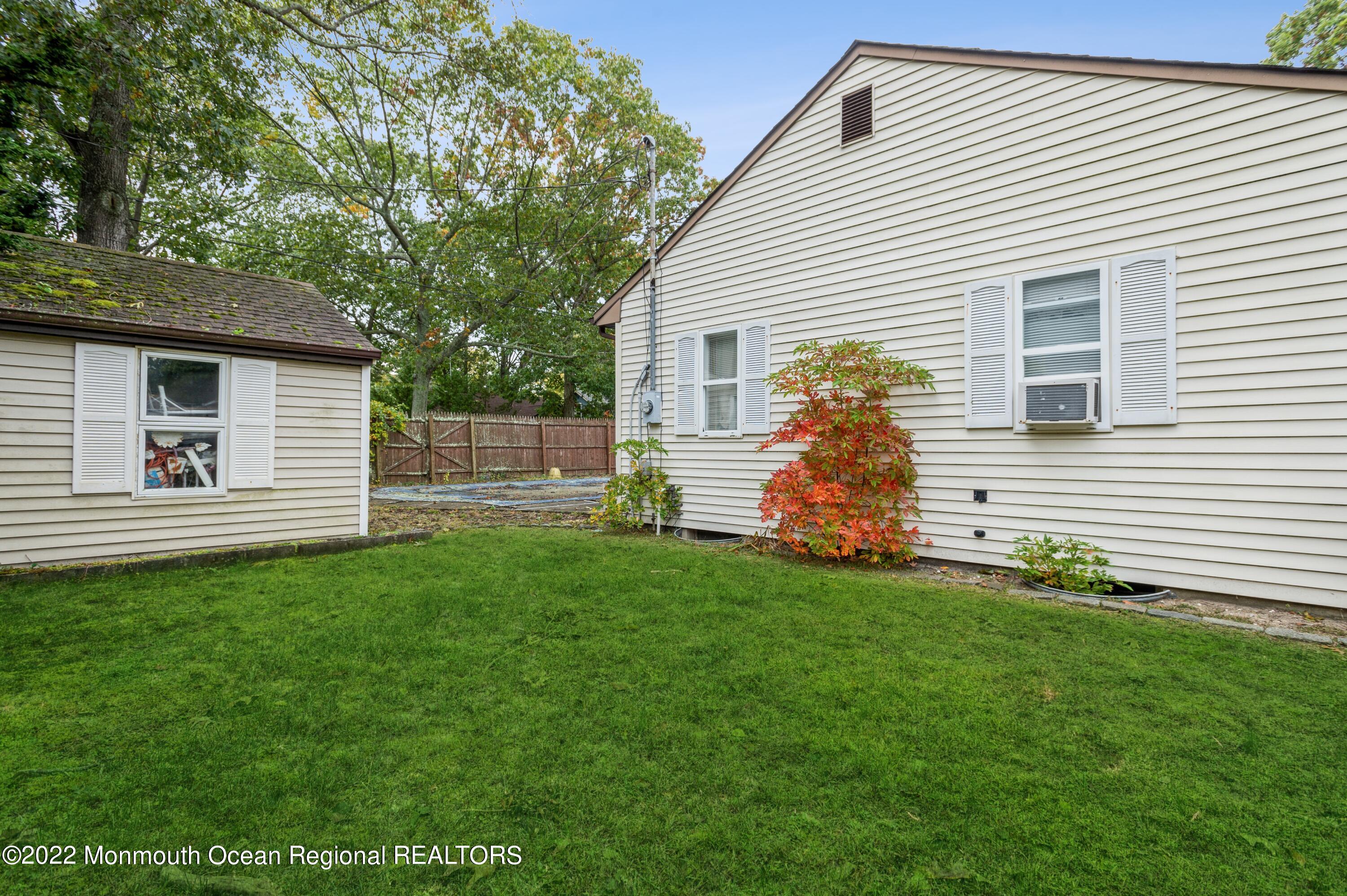 178 Cedarhurst Road Brick, NJ 08723 - Photo 24 of 25 24_178CedarhurstRd_27_SideYard_HiRes