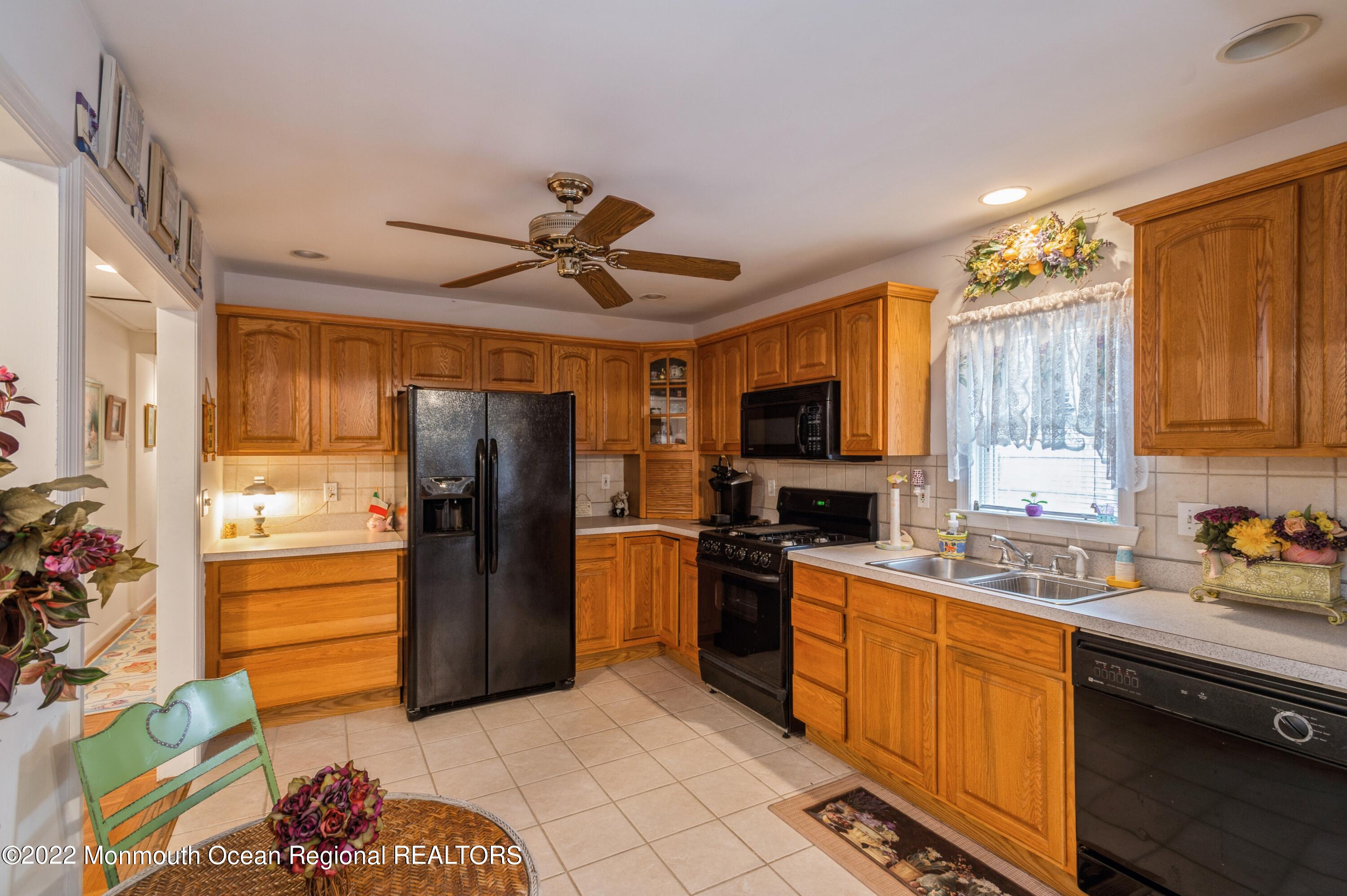 178 Cedarhurst Road Brick, NJ 08723 - Photo 9 of 25 09_178CedarhurstRd_177001_Kitchen_HiRes