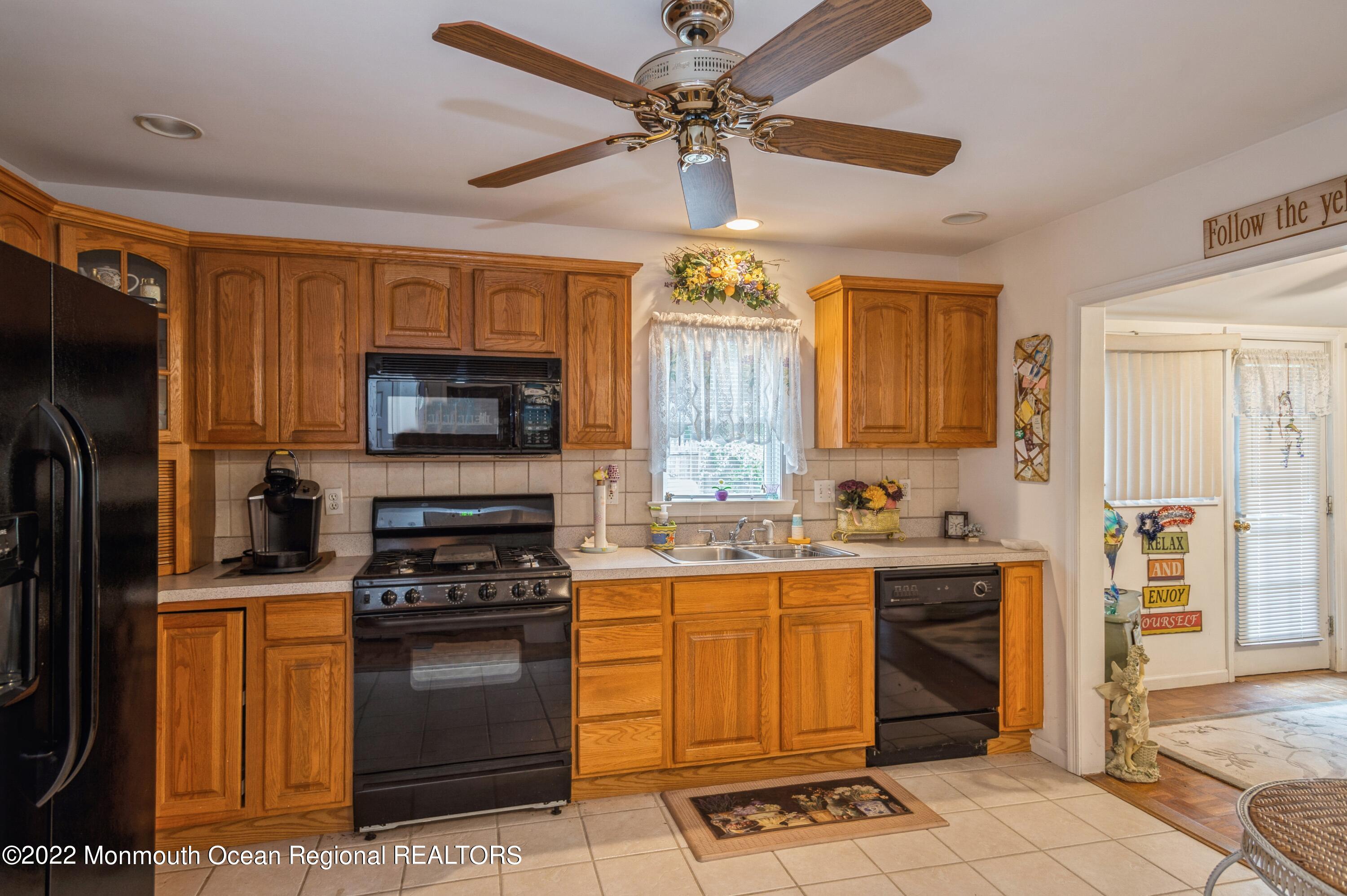 178 Cedarhurst Road Brick, NJ 08723 - Photo 10 of 25 10_178CedarhurstRd_177003_Kitchen_HiRes