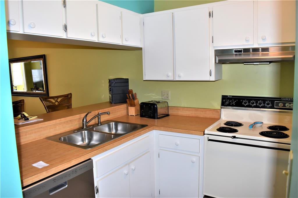 448 Cerromar Road, Unit 189 Venice, FL 34293 - Photo 10 of 48 a kitchen with stainless steel appliances granite countertop a sink and cabinets
