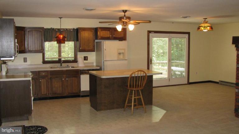 4848 Buffalo Road Mount Airy, MD 21771 - Photo 4 of 18 Kitchen/Dining Room