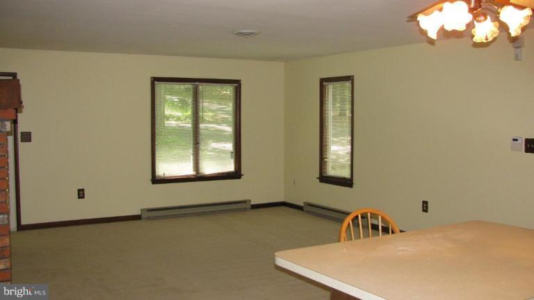 4848 Buffalo Road Mount Airy, MD 21771 - Photo 6 of 18 Living Room