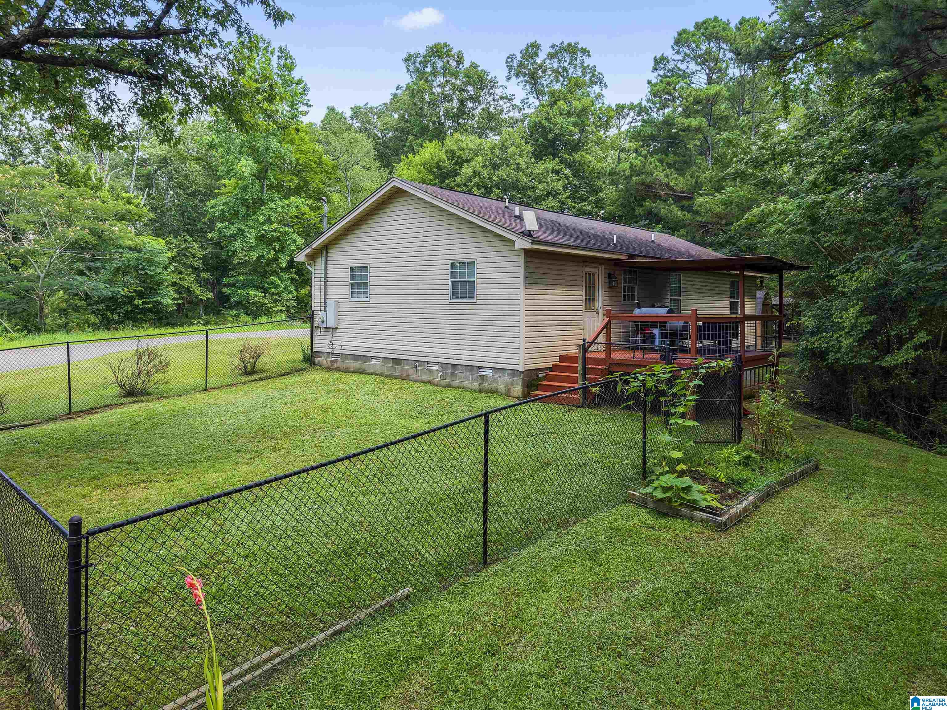 9483 Dads Hill Road Warrior, AL 35180 - Photo 3 of 37