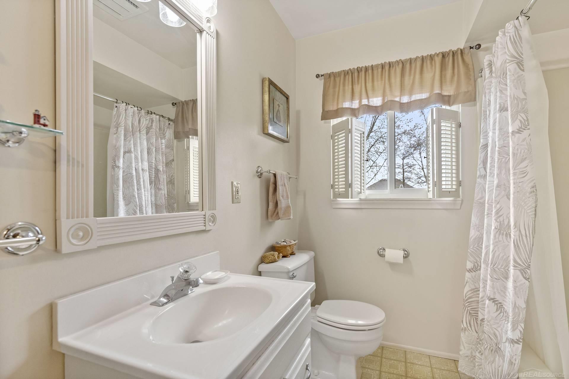29400 Hickey Road New Baltimore, MI 48051 - Photo 27 of 50 50106851-26.JPG