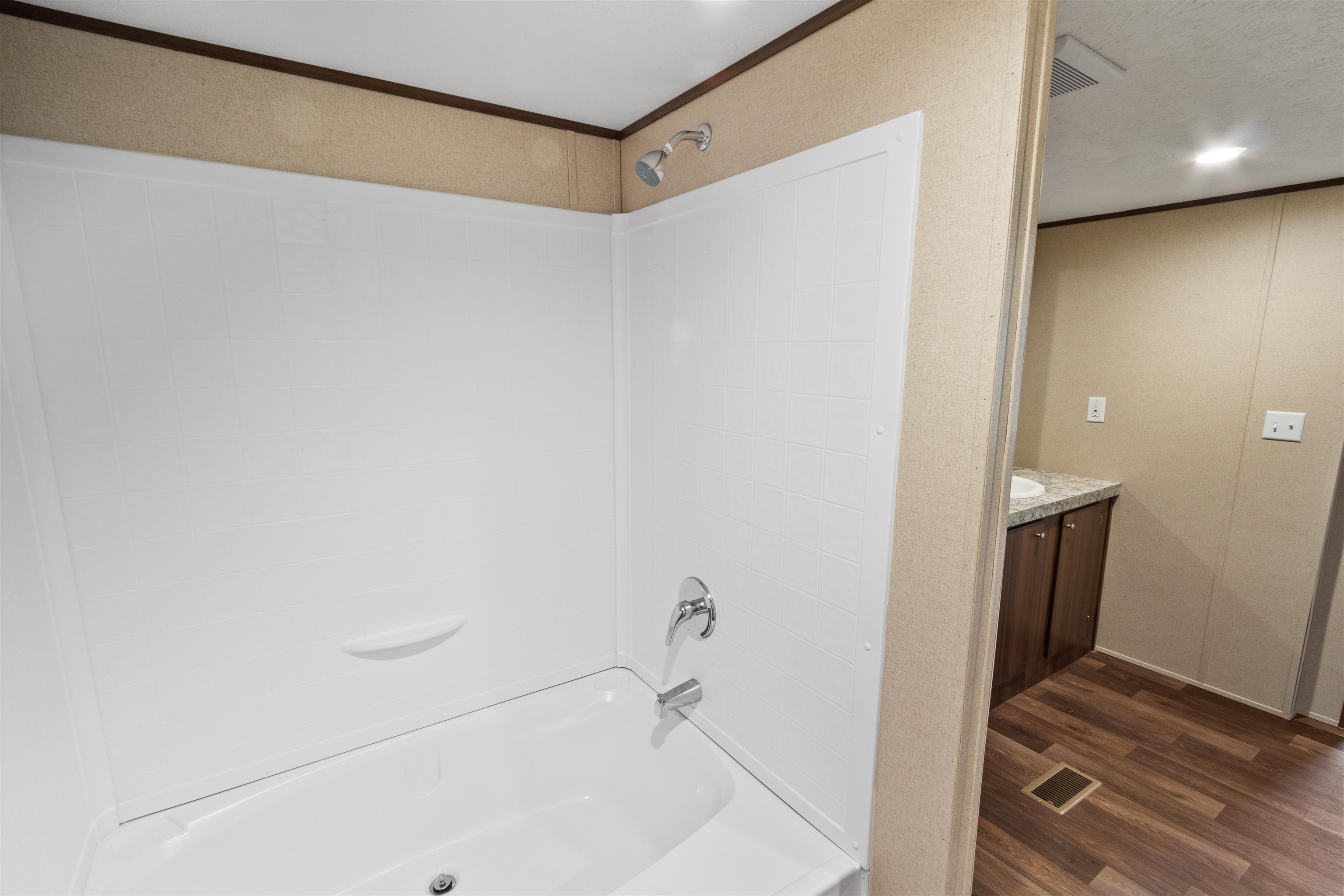133 West Carson Circle Parachute, CO 81635 - Photo 8 of 25 a bathroom with a bathtub