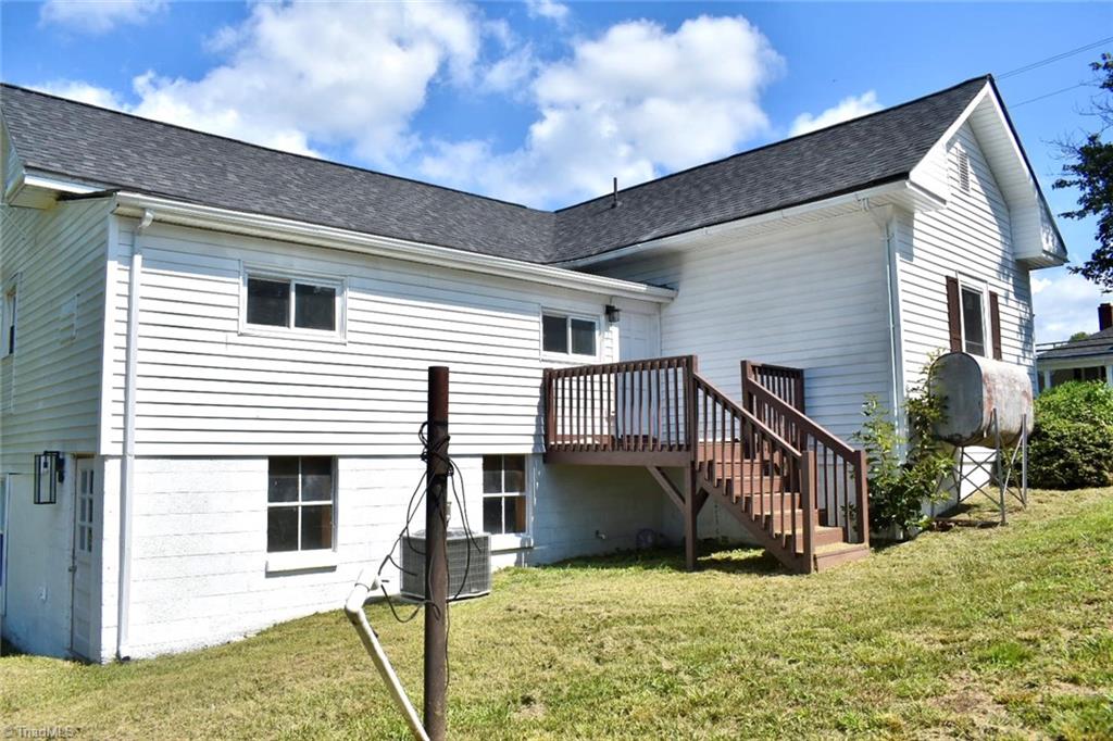 802 Spring Street Mount Airy, NC 27030 - Photo 7 of 29