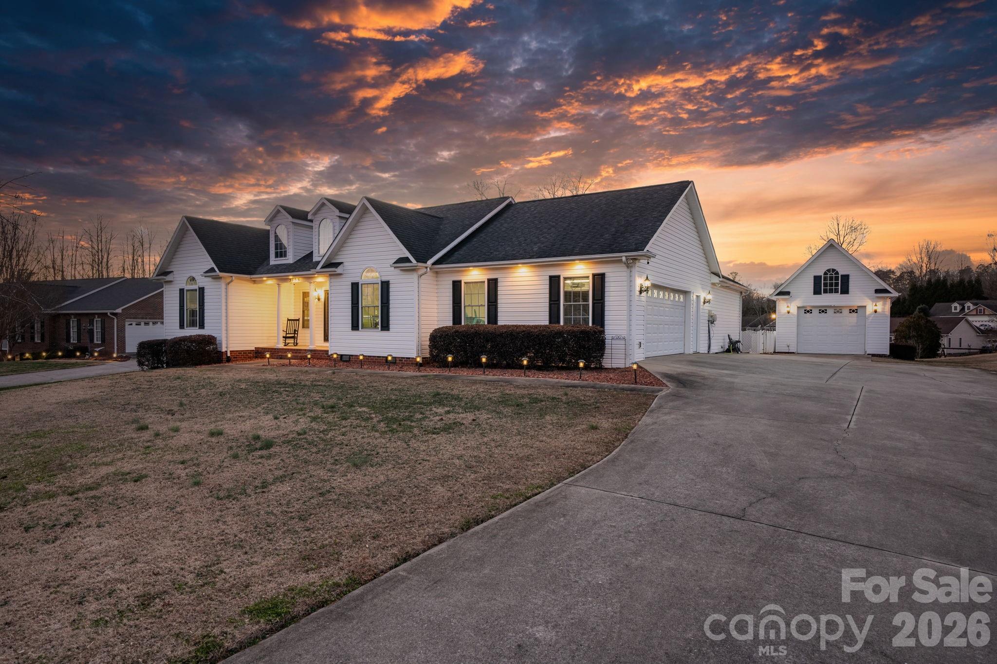 3155 Covington Way Lenoir, NC 28645 - Photo 2 of 33