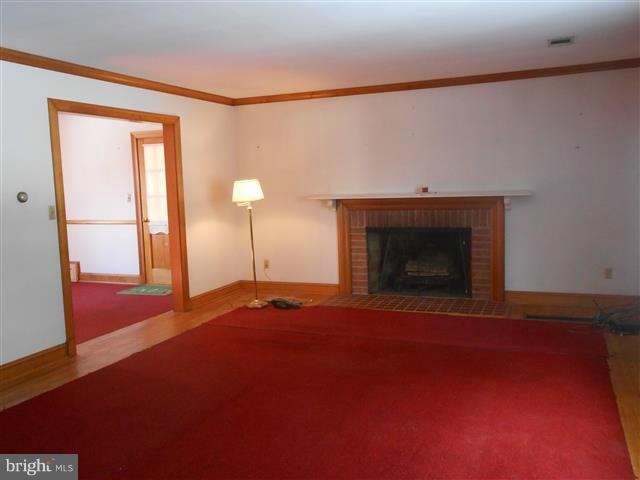 11919 Green Valley Road Union Bridge, MD 21791 - Photo 3 of 23 Living Room