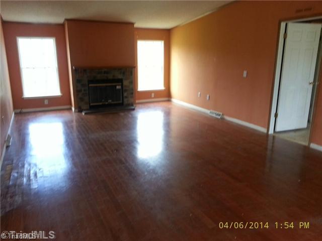 288 Michaels Road Mocksville, NC 27028 - Photo 3 of 7 Living Room.