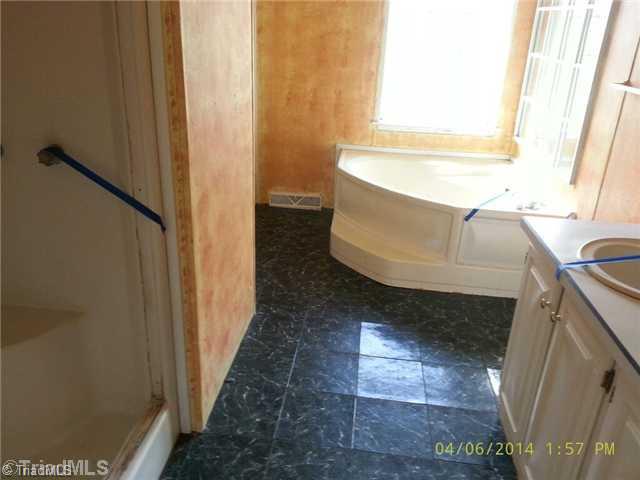 288 Michaels Road Mocksville, NC 27028 - Photo 7 of 7 Master Bath/Spa.