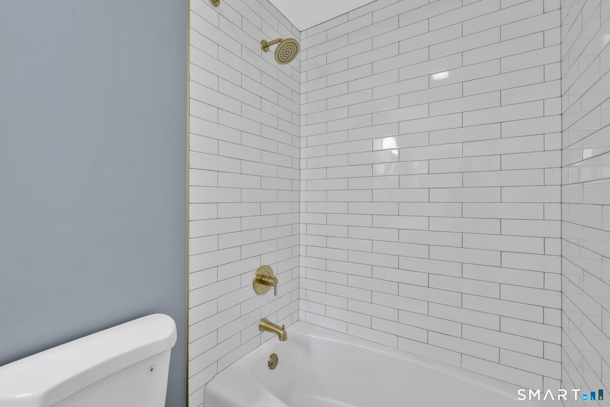 49 Millstone Road Glastonbury, CT 06033 - Photo 21 of 39 a bathroom with a bathtub and a toilet