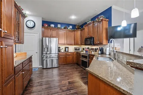 $400,000 | 2250 Lake Pointe Drive, Unit 1104, Lawrence, KS 66049