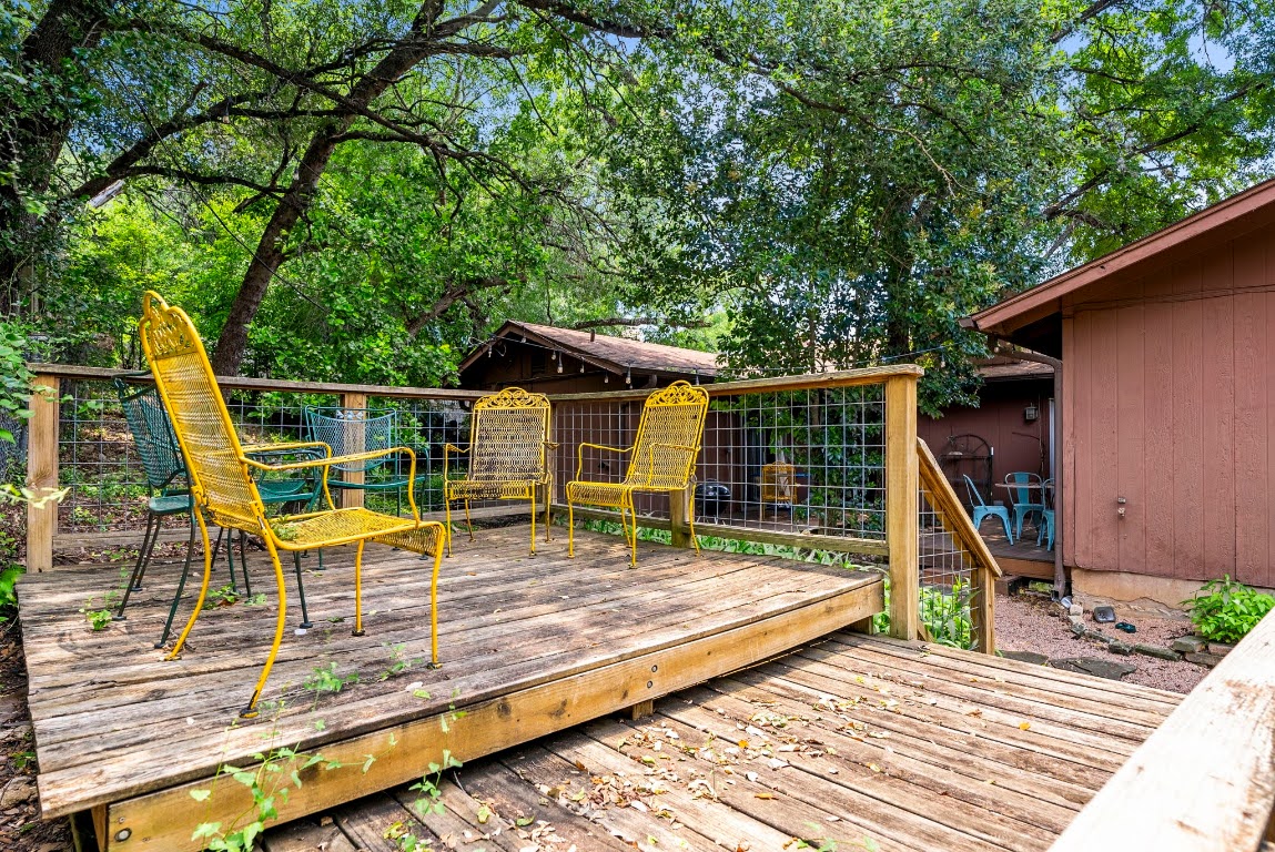 2320 Montclaire Street, Unit A Austin, TX 78704 - Photo 36 of 36 a view of a roof deck