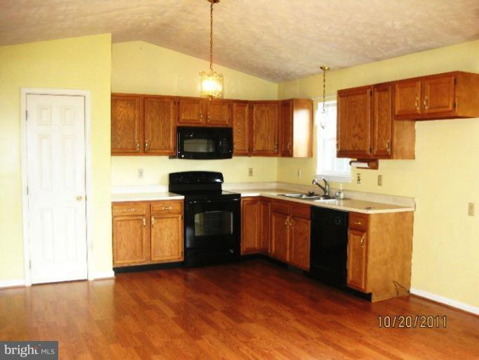 886 Granny Smith Road Linden, VA 22642 - Photo 14 of 21 Kitchen
