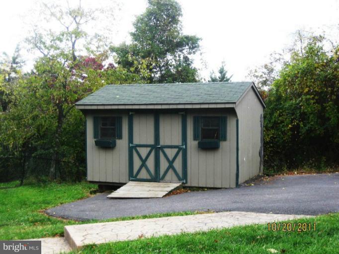 886 Granny Smith Road Linden, VA 22642 - Photo 4 of 21 Shed