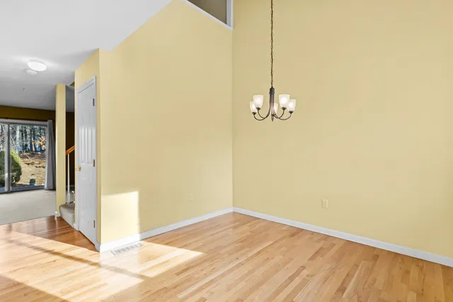 $299,900 | 7 Suffolk Court, Bedford, NH 03110