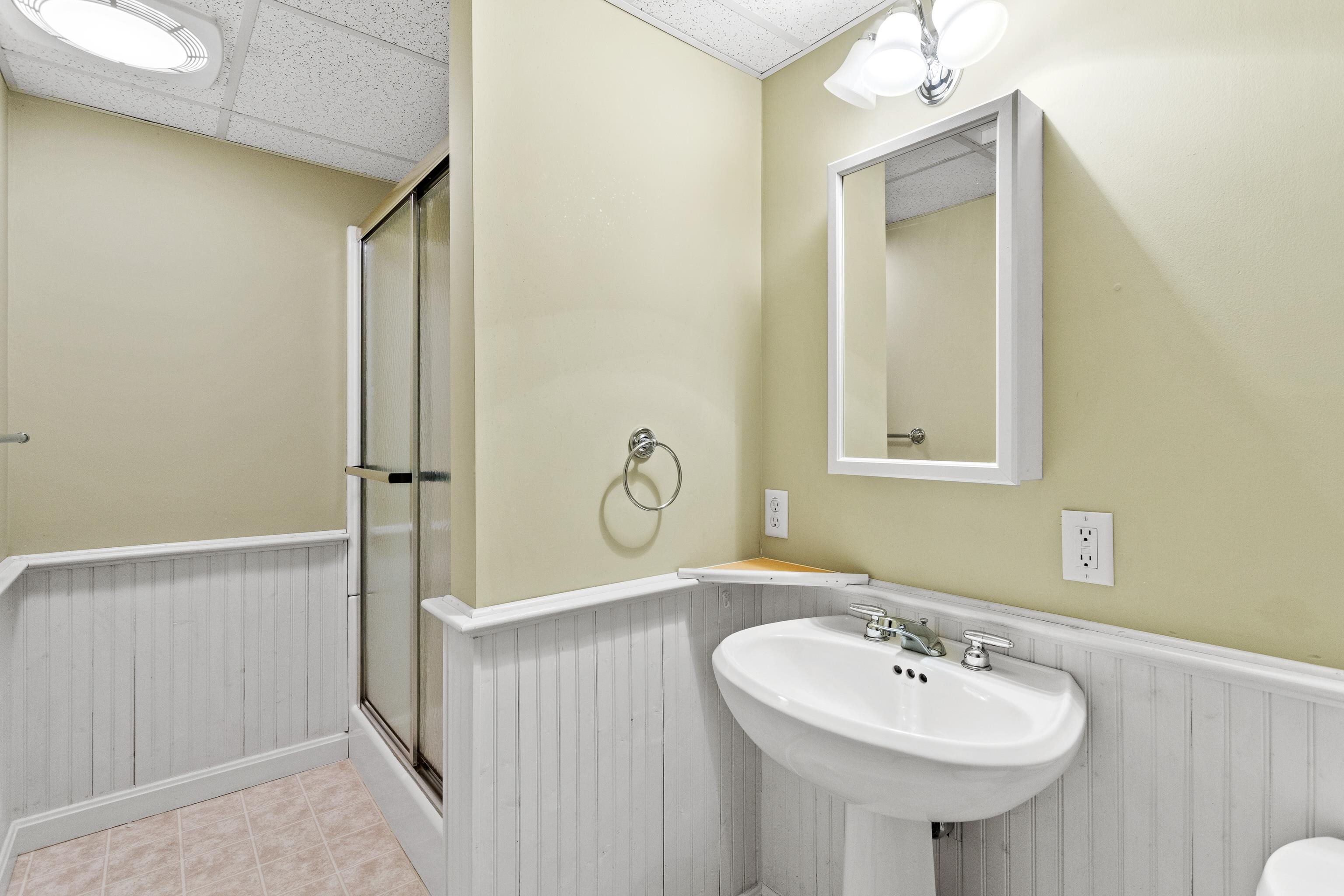 7 Suffolk Court Bedford, NH 03110 - Photo 29 of 39