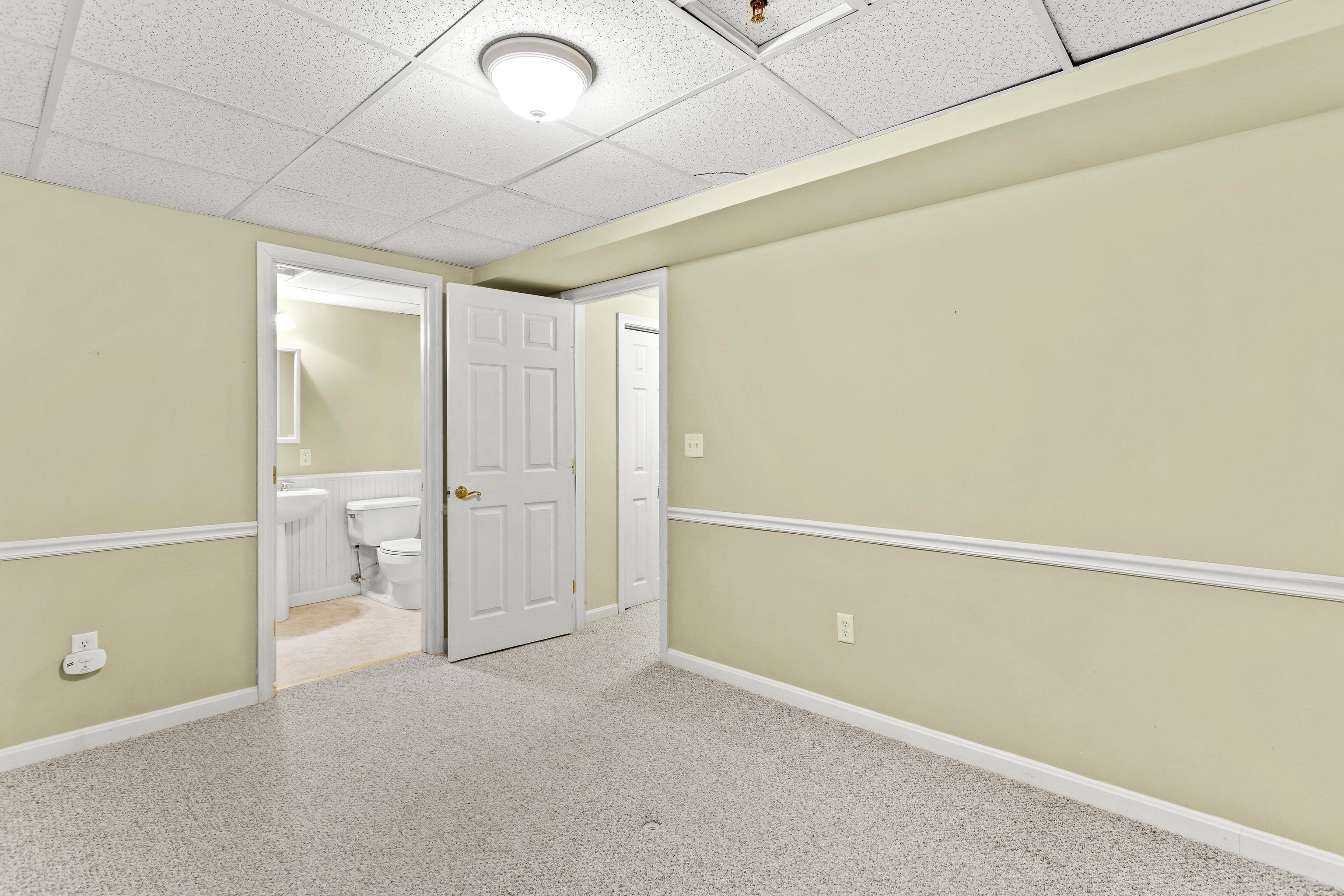 7 Suffolk Court Bedford, NH 03110 - Photo 32 of 39