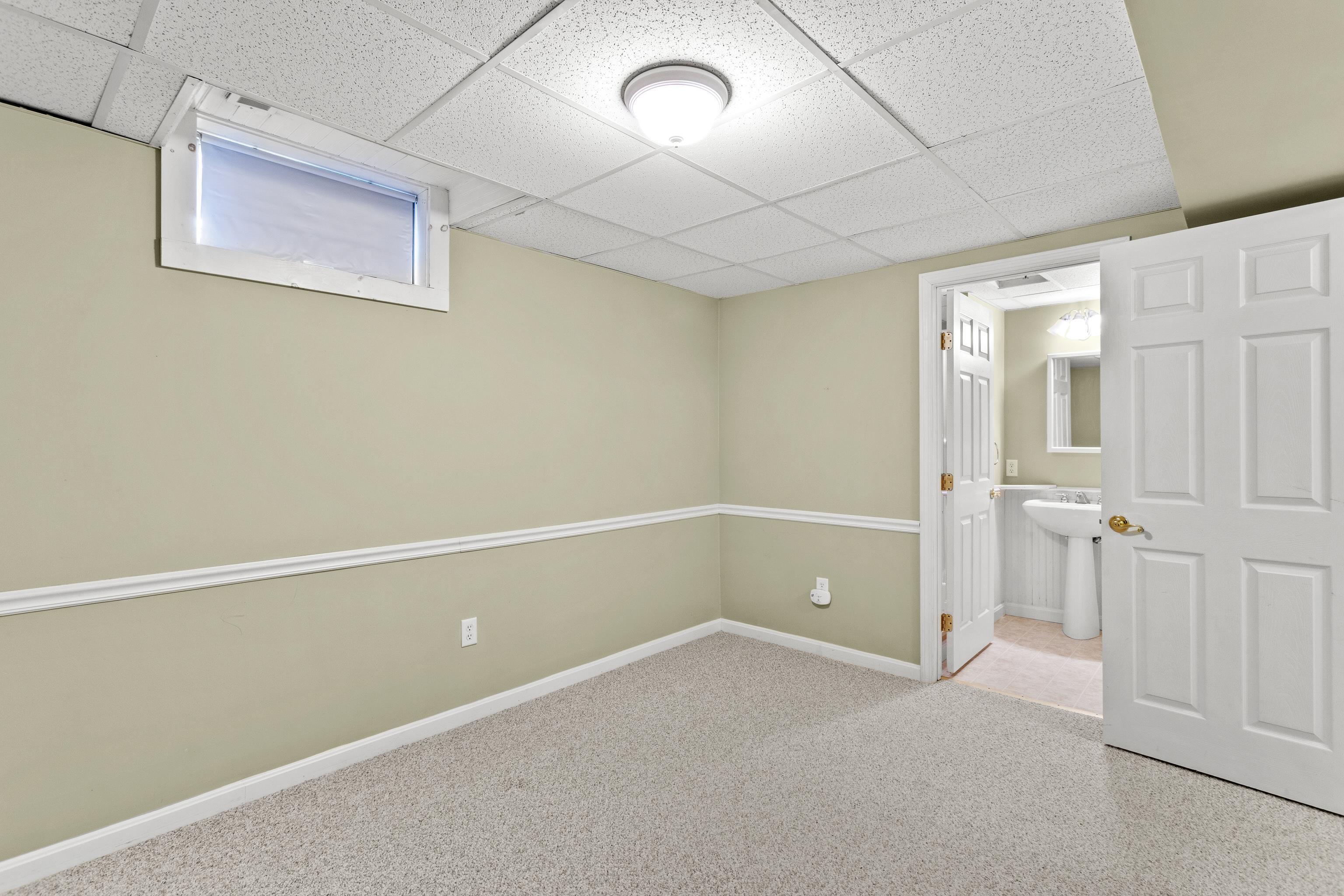 7 Suffolk Court Bedford, NH 03110 - Photo 33 of 39