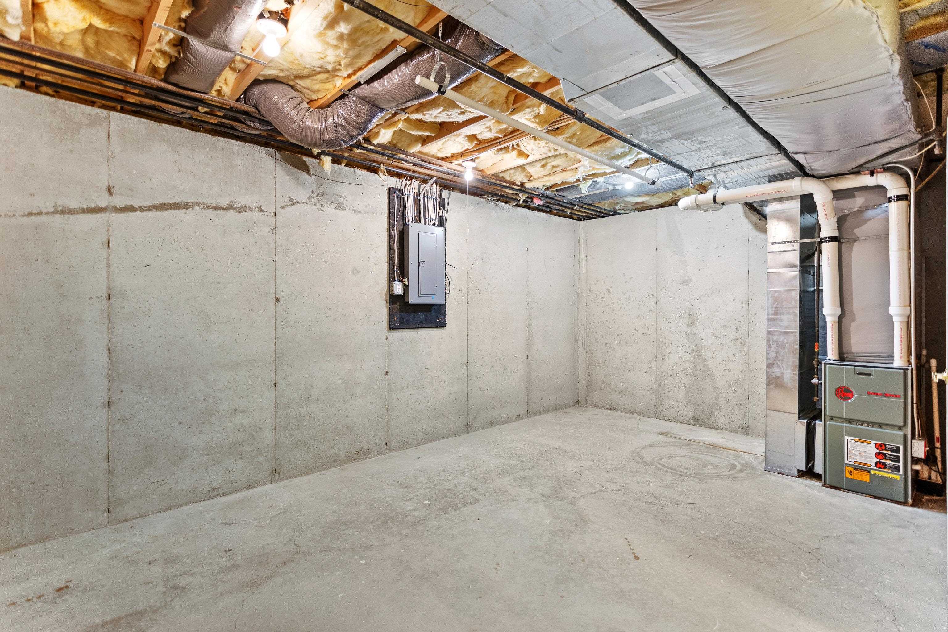 7 Suffolk Court Bedford, NH 03110 - Photo 36 of 39