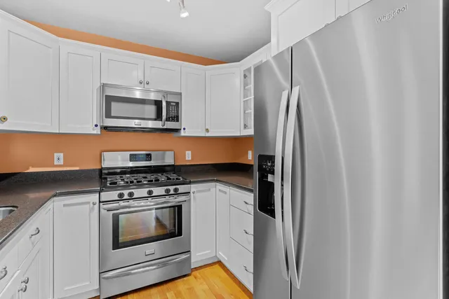 $299,900 | 7 Suffolk Court, Bedford, NH 03110