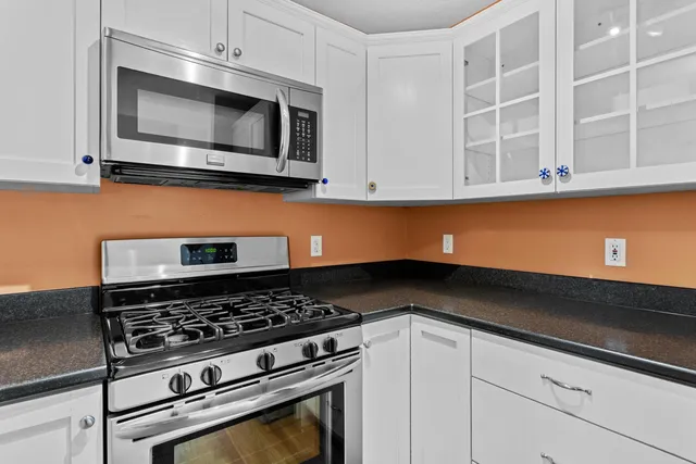 $299,900 | 7 Suffolk Court, Bedford, NH 03110