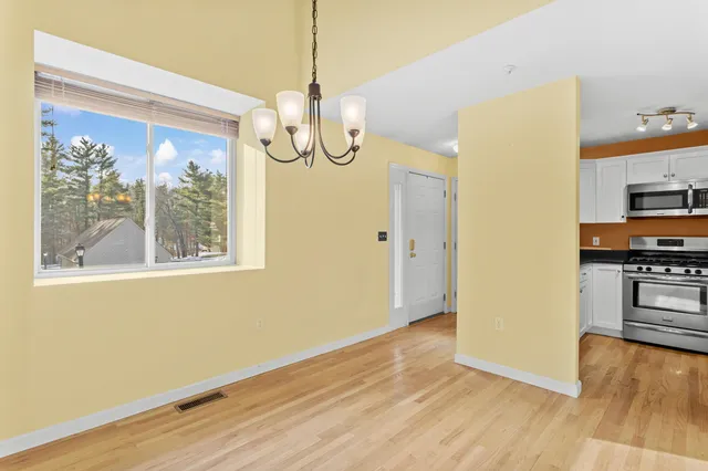 $299,900 | 7 Suffolk Court, Bedford, NH 03110