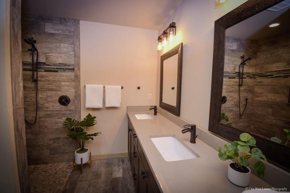 2321 Northeast Colleen Road Prineville, OR 97754 - Photo 9 of 22 9 Primary bath