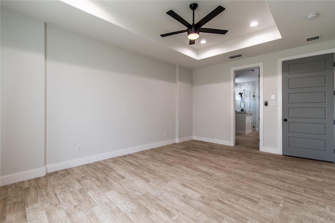 4801 Del Paseo Street Corpus Christi, TX 78411 - Photo 15 of 36 an empty room with closet and a ceiling fan