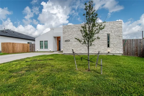 a view of a house with a backyard