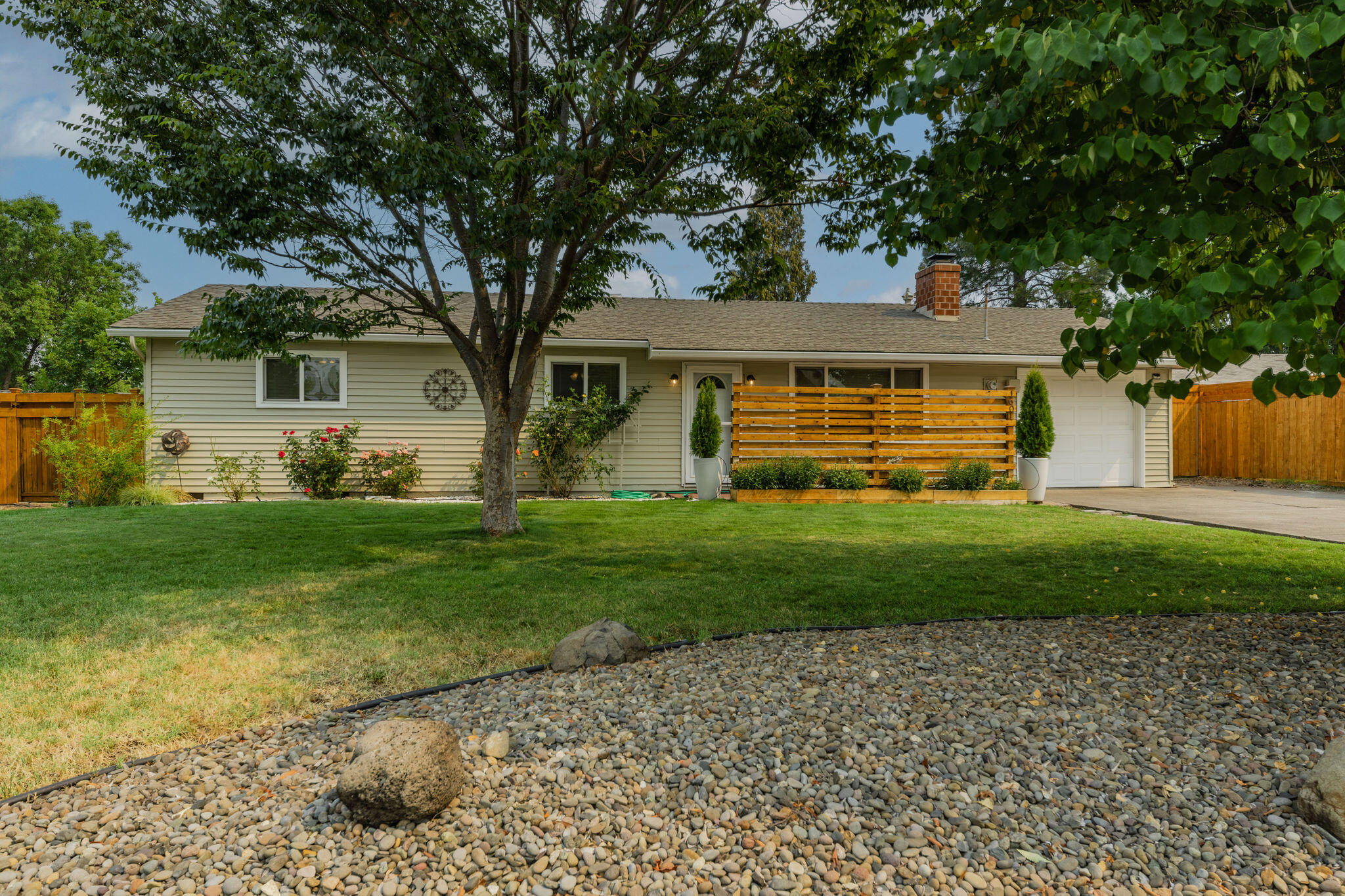 1601 Roberts Road Medford, OR 97504 - Photo 2 of 27 HD-10