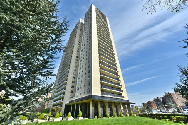 a view of a multi story building