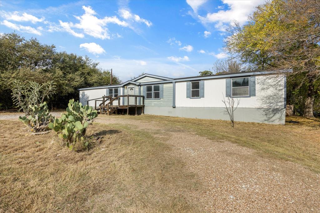 2903 Centaurus Way Granbury, TX 76048 - Photo 3 of 31 Manufactured / mobile home with a front yard