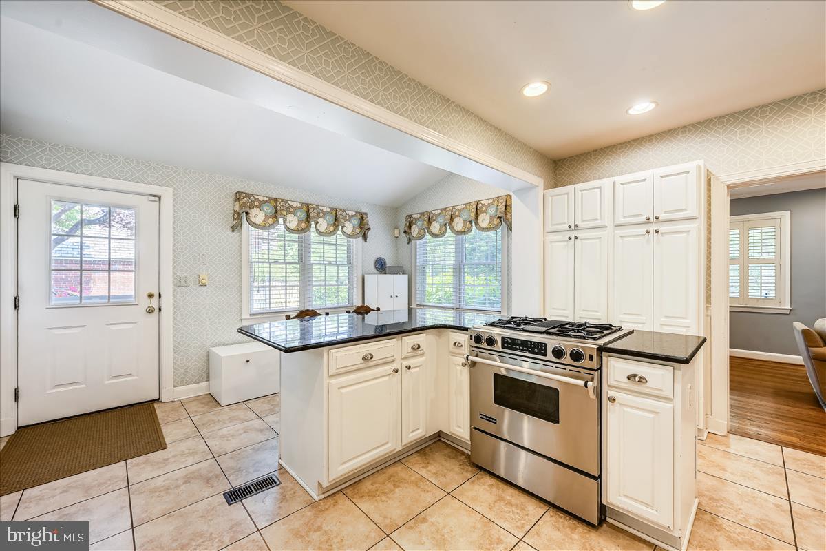 830 Kingston Road Baltimore, MD 21212 - Photo 9 of 35