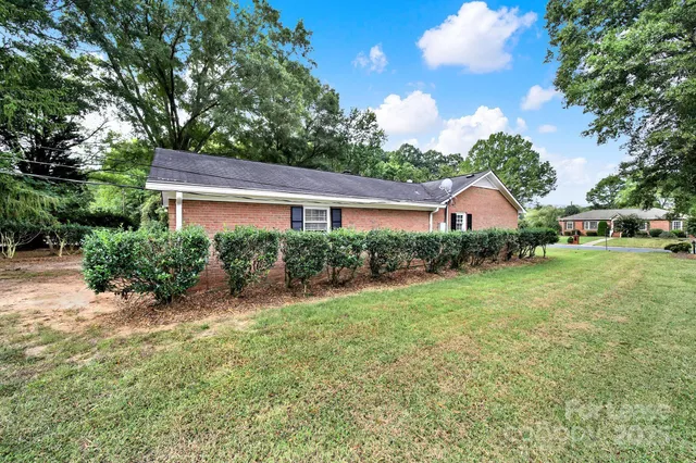 $2,050 | 2400 Fox Hollow Road, Mint Hill, NC 28227