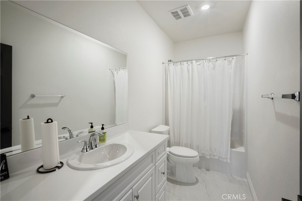 19795 Beavertail Way Riverside, CA 92508 - Photo 30 of 39 Hall Bathroom