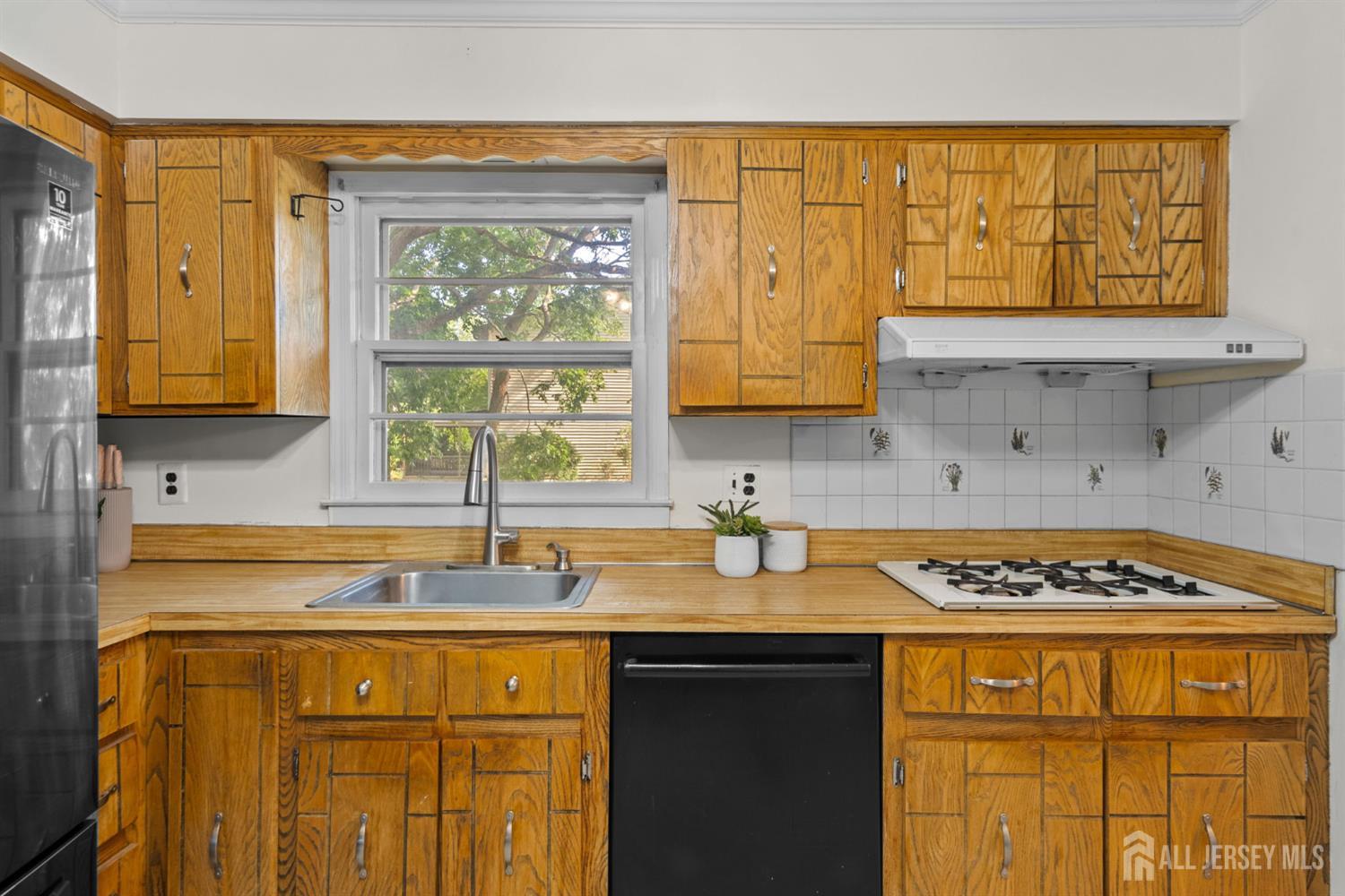 17 Meredith Road Edison, NJ 08817 - Photo 13 of 37